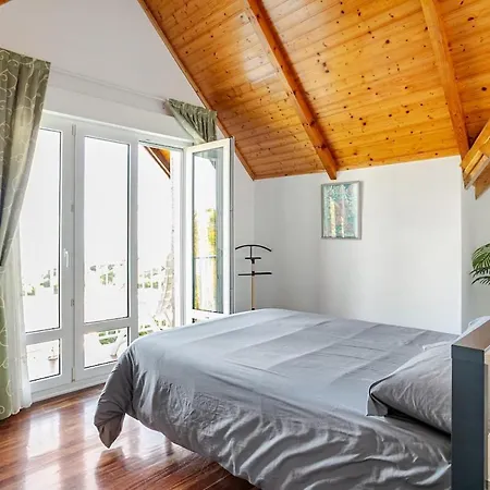 Casa Familiar Tranquila Con Jardin Frente Al Mar *