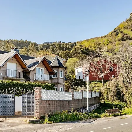 Casa Familiar Tranquila Con Jardin Frente Al Mar *